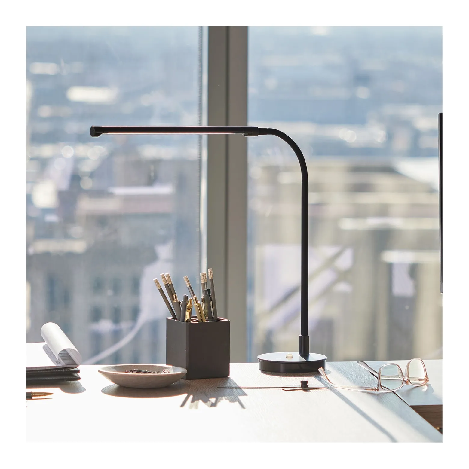 Resi® LED Desk Lamp